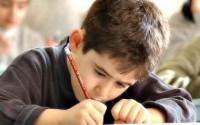 تربیت فرزندان را به بیگانگان نسپاریم